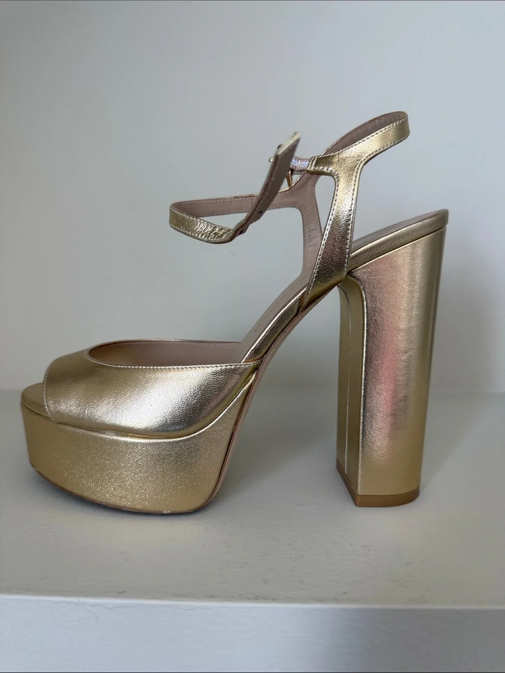 Stuart Weitzman elevate your